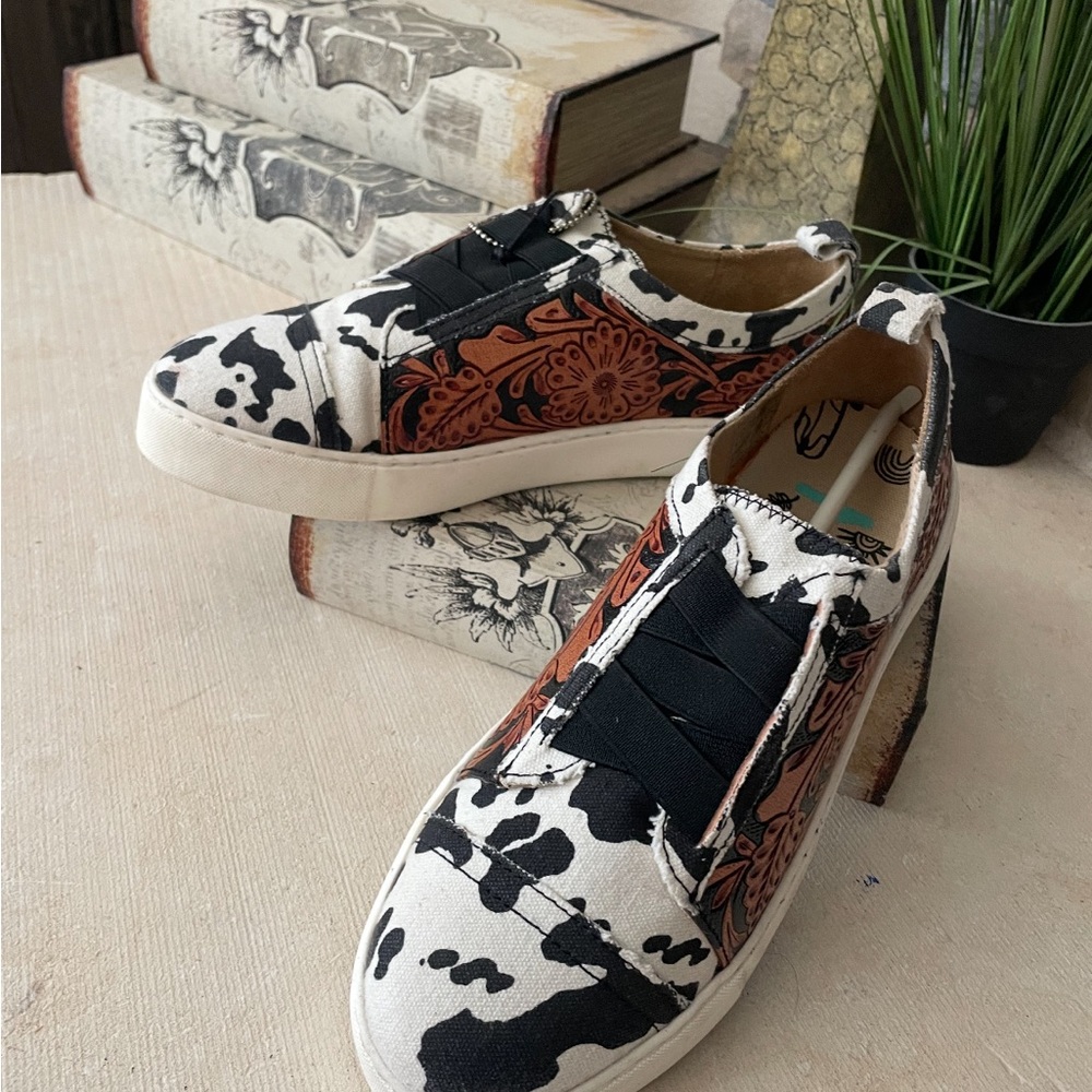 NWT Myra Bags Black and White Patterned Women’s Shoes With Leather Accents